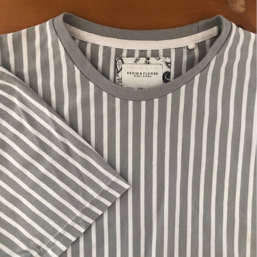 Denim and Flower by Ricky Singh Men’s Large Gray Stripped Short Sleeve Shirt‎